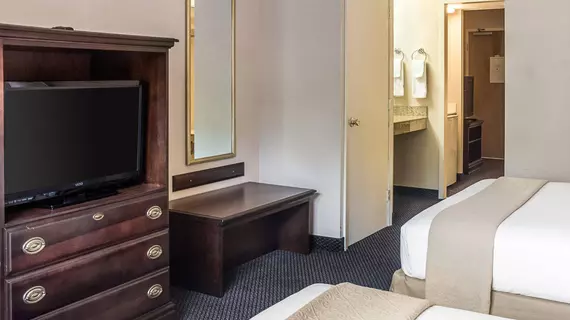 Quality Suites Lake Wright | Virginia - Norfolk - Virginia Beach (ve civarı) - Norfolk