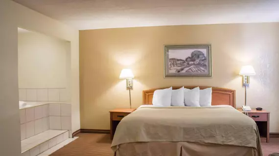 Quality Inn Wickliffe | Ohio - Cleveland (ve civarı) - Wickliffe