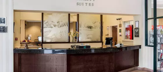 Quality Suites Lake Wright | Virginia - Norfolk - Virginia Beach (ve civarı) - Norfolk