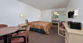 Country Hearth Inn - Greenville | Güney Karolayna - Greenville - Spartanburg (ve civarı) - Greenville