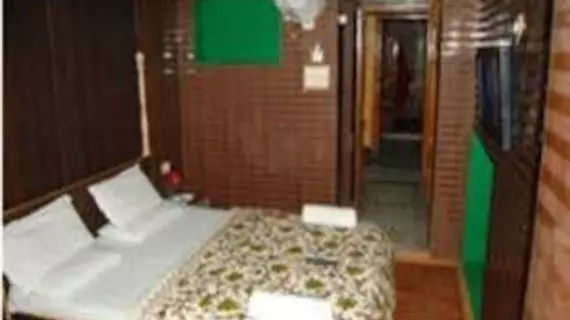 Hotel Zahgeer Continental | Cammu ve Keşmir - Srinagar (ve civarı) - Srinagar - Nishat-Shalimar