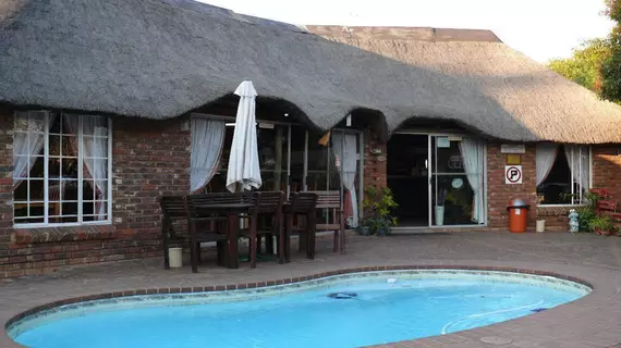 Emerald Guesthouse | Gauteng - City of Tshwane - Johannesburg (ve civarı) - Kempton Park