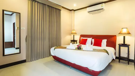 Kata Beachwalk and Bungalows | Phuket (ve civarı) - Karon - Kata Plajı