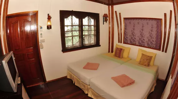 Phi Phi October Guesthouse | Krabi İli - Ko Phi Phi