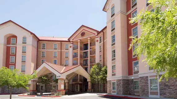 Drury Inn & Suites Albuquerque | New Mexico - Albuquerque (ve civarı) - Albuquerque