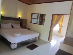 Decorner Suite Guesthouse | Doğu Cava - Malang