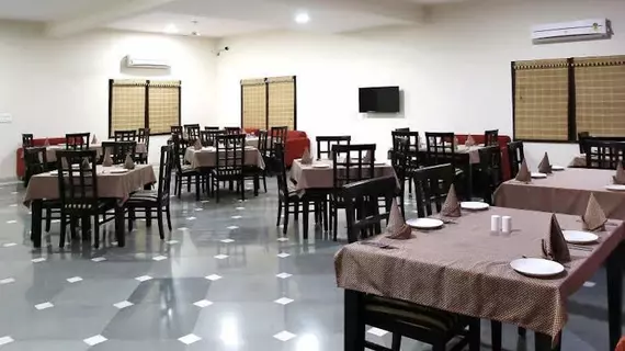 Hotel Royal Pratap Niwas | Racastan - Udaipur Bölgesi - Udaipur