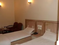 Hotel Royal Plaza | Gujarat - Ahmedabad Bölgesi - Ahmedabad - Ahmedabad Kent Merkezi