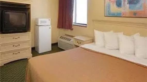 Quality Inn and Suites | Michigan - Detroit (ve civarı) - Romulus