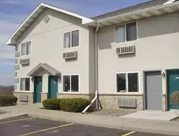 Econo Lodge Inn and Suites | New York - Rochester (ve civarı) - Canandaigua