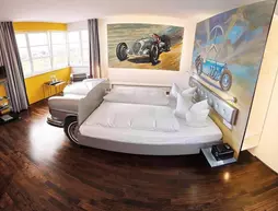 V8 Hotel Motorworld Region Stuttgart | Baden-Wuerttemberg - Rems-Murr-Kreis - Stuttgart (ve civarı) - Boeblingen