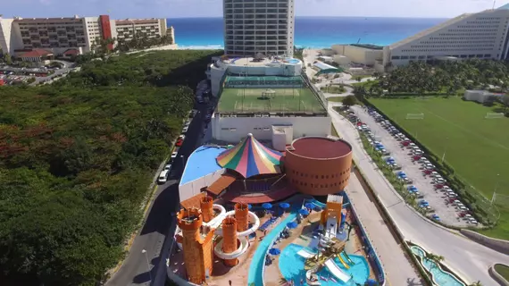 Seadust Cancun Family Resort | Quintana Roo - Benito Juárez - Cancun (ve civarı) - Oteller Bölgesi - Avenida Kukulkan