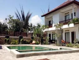 OYO 954 Family House Lombok Hotel