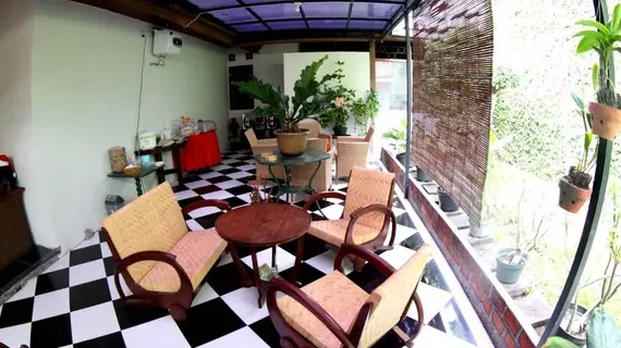 Santo Guest House | Doğu Cava - Surabaya