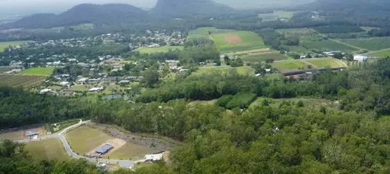 CrookNeck Retreat | Queensland - Glass House Mountains