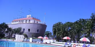 The Byke Old Anchor - A Beach Front Resort With River Attached