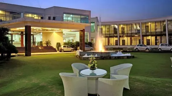 The Awesome Farms & Resorts | Batı Delhi - Ulusal Eyalet Başkenti Delhi - Delhi (ve civarı) - Faridabad