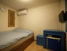 BLU2 Guesthouse Shinchon | Gyeonggi - Seul (ve civarı) - Mapo