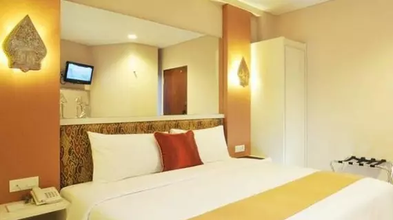 Hotel Pyrenees | Yogyakarta Özel Bölgesi - Yogyakarta (ve civarı) - Yogyakarta - Gedongtengen