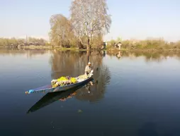 Naaz Kashmir Luxury Houseboat | Cammu ve Keşmir - Srinagar (ve civarı) - Gulmarg - Sudarbal