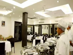 Hotel Golf View Suites | Haryana - Gurugram (ve civarı) - Gurugram