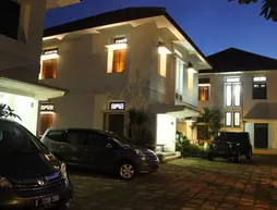 Puri Paso Guest House | West Java - Cakarta (ve civarı) - Cakarta