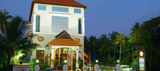 Regant Lake Palace Hotel | Kerala - Kollam Bölgesi - Karunagappally - Nīndakara