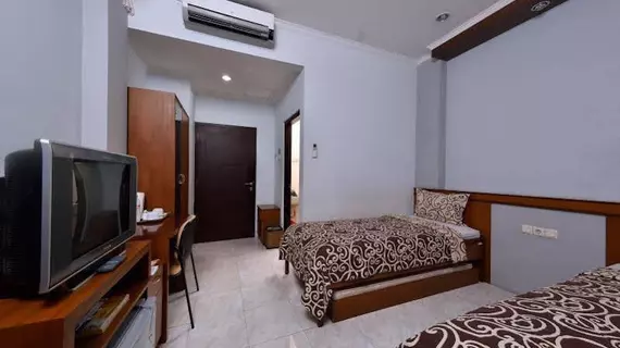 UNY Hotel | Yogyakarta Özel Bölgesi - Yogyakarta (ve civarı) - Depok