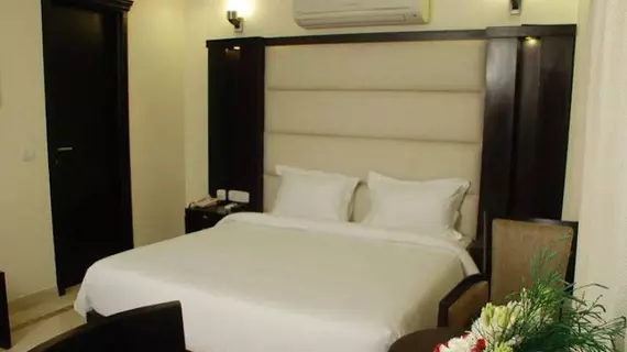 Hotel Meridian Plaza | Batı Delhi - Ulusal Eyalet Başkenti Delhi - Delhi (ve civarı) - Yeni Delhi - Greater Kailash