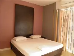 Lux Inn | Pathum Thani (ili) - Thanyaburi