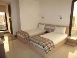 Relax Suites Hotel | Batı Delhi - Ulusal Eyalet Başkenti Delhi - Delhi (ve civarı) - Noida