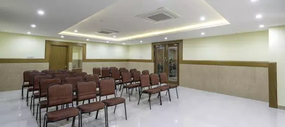 Hotel Crystal Castle | Karnataka - Bengaluru (ve civarı) - Bengaluru - JP Nagar