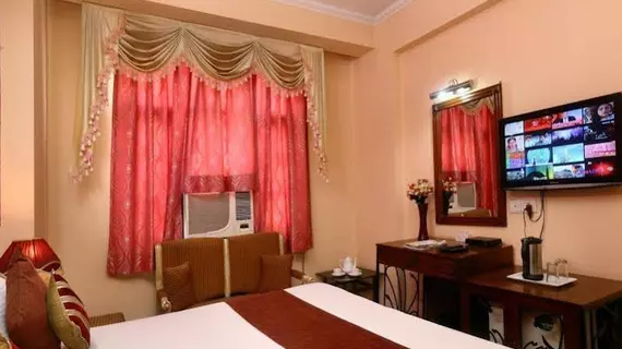 Hotel Indraprastha | Batı Delhi - Ulusal Eyalet Başkenti Delhi - Delhi (ve civarı) - Yeni Delhi - Karol Bagh