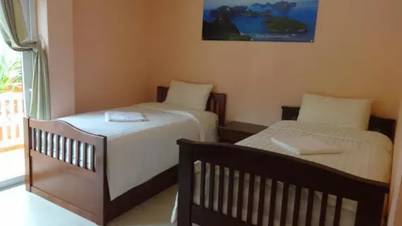 Moon Travel Guesthouse | Surat Thani (vilayet) - Koh Phangan