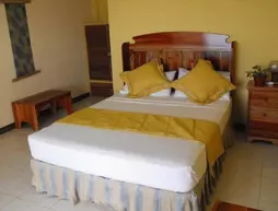 Camiguin Island Golden Sunset Beach Club | Kuzey Mindanao - Camiguin - Mambajao