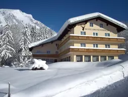 Kronenhirsch | Salzburg (eyalet) - Hallein - Russbach am Pass Gschuett