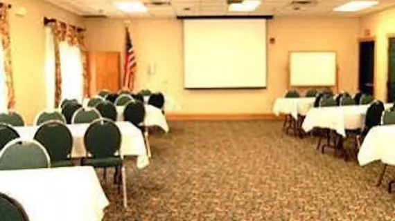 Country Inn & Suites Salina | Kansas - Salina (ve civarı) - Salina