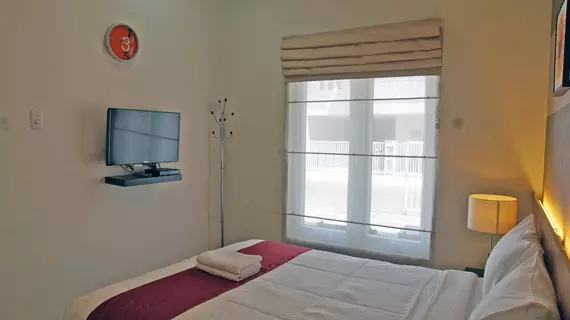 RedDoorz near Plaza Marina | Doğu Cava - Surabaya