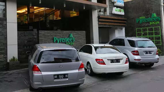 Hotel Pyrenees | Yogyakarta Özel Bölgesi - Yogyakarta (ve civarı) - Yogyakarta - Gedongtengen