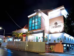 UNY Hotel | Yogyakarta Özel Bölgesi - Yogyakarta (ve civarı) - Depok