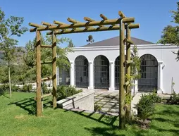 Lily Pond at Le Lude | Western Cape (il) - West Coast DC - Drakenstein - Cape Town (ve civarı) - Franschhoek