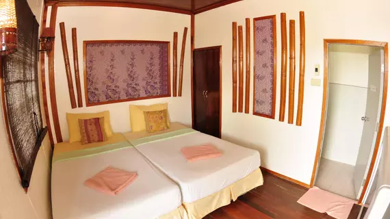 Phi Phi October Guesthouse | Krabi İli - Ko Phi Phi