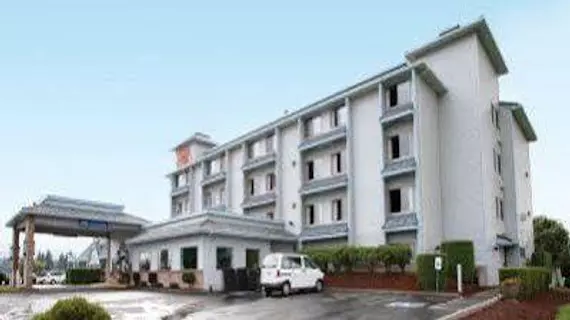 Shilo Inn Suites Warrenton | Oregon - Oregon Coast - Warrenton