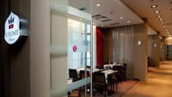 Ramada Yekaterinburg | Sverdlovsk Federal Bölgesi - Yekaterinburg (ve civarı) - Yekaterinburg