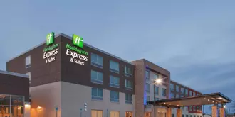 Holiday Inn Express and Suites Detroit/Sterling Heights