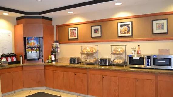 Fairfield Inn & Suites Kelowna | Britanya Kolombiyası - Kelowna