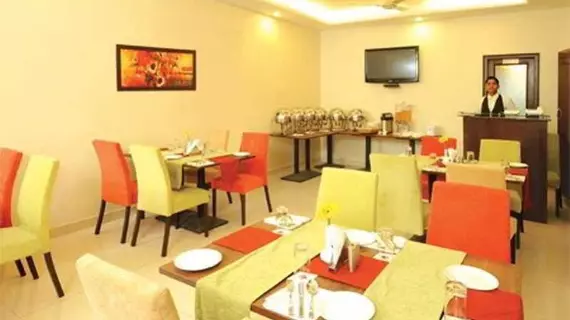 Clarks Inn Kailash Colony | Batı Delhi - Ulusal Eyalet Başkenti Delhi - Delhi (ve civarı) - Yeni Delhi - Nehru Semti