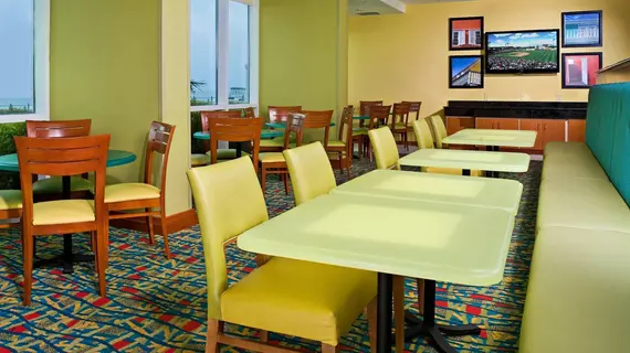 Fairfield Inn Suites Virginia Beach Oceanfront | Virginia - Norfolk - Virginia Beach (ve civarı) - Virginia Beach