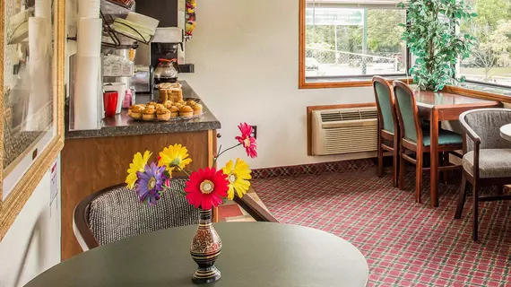 Econo Lodge Fort Jackson | Güney Karolayna - Columbia (ve civarı) - Columbia