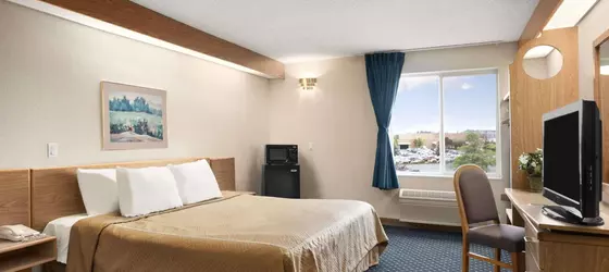 Howard Johnson Inn and Suites | Washington - Vancouver (ve civarı) - Vancouver